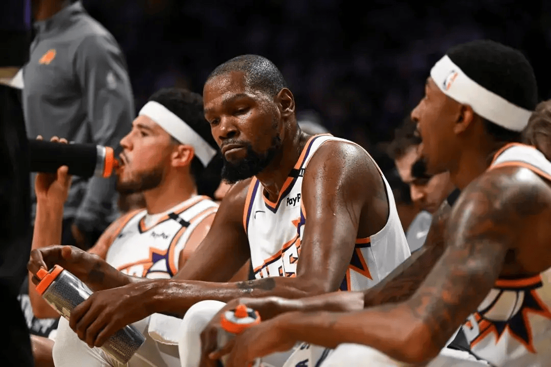 杜兰特关键节点连败，独行侠带队取胜！